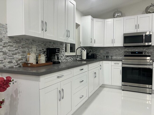 Building Photo - 16341 SW 145th Ct