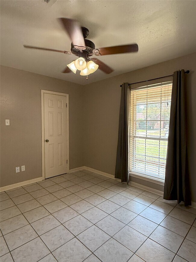 Building Photo - 21430 Park Green Dr