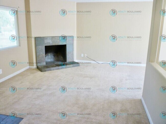 Building Photo - 1/2 Month Free! Charming 3-Bedroom Home in...