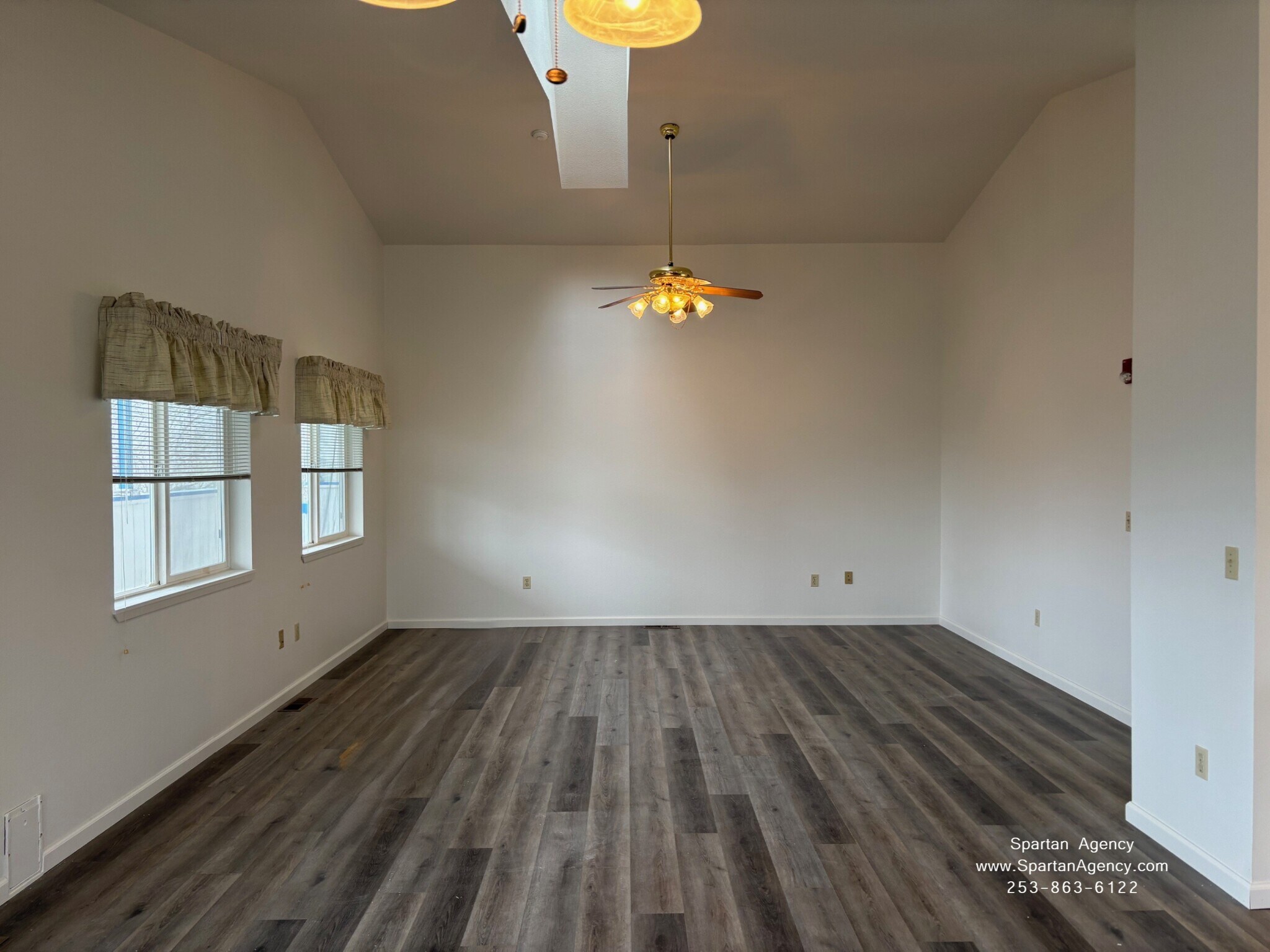 Building Photo - 15310 Main St E