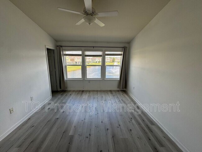 Building Photo - 6798 Roundleaf Dr