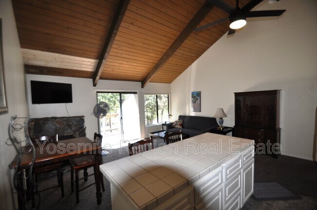 Building Photo - 12691 Junipero Serra Way