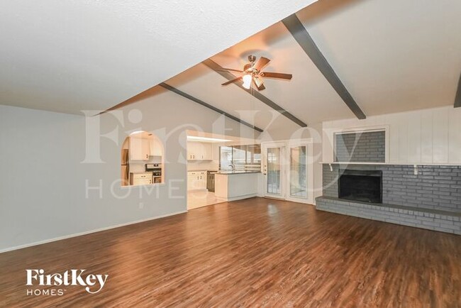 Building Photo - 6333 Fallbrook Dr