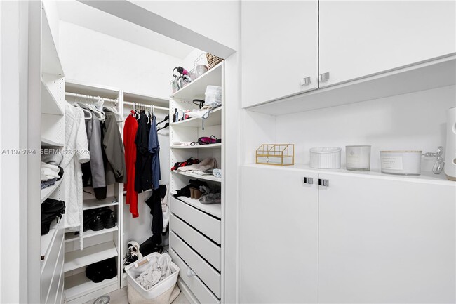 Building Photo - 3255 NE 184th St