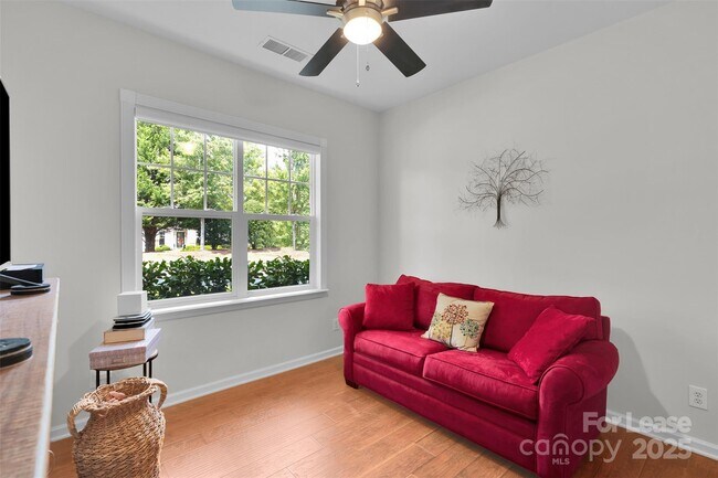 Building Photo - 28112 Song Sparrow Ln