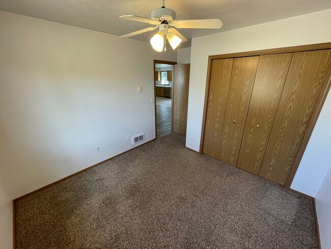 Building Photo - 545