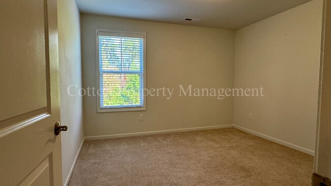 Building Photo - 473 Esthwaite Dr SE