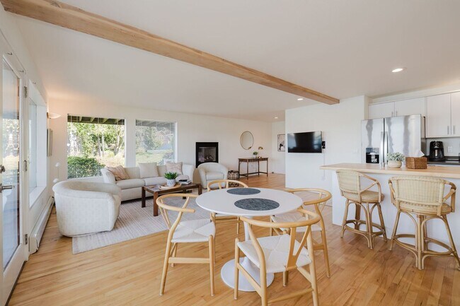 Building Photo - Furnished Bainbridge Island Waterfront Home with Incredible Views