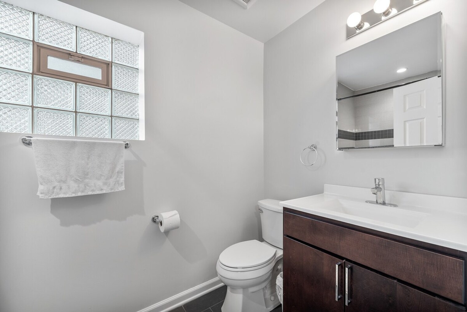 Building Photo - 1044 N California Ave