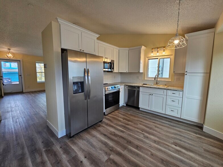 Building Photo - 5875 Granby Hill Dr