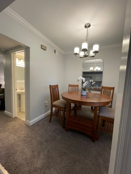 Building Photo - 2846 Walton Wy