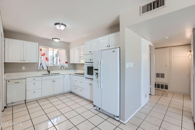 Building Photo - 12402 N Pebble Beach Dr