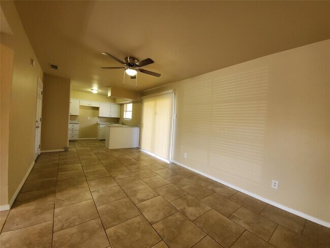 Building Photo - 824 Warren Way