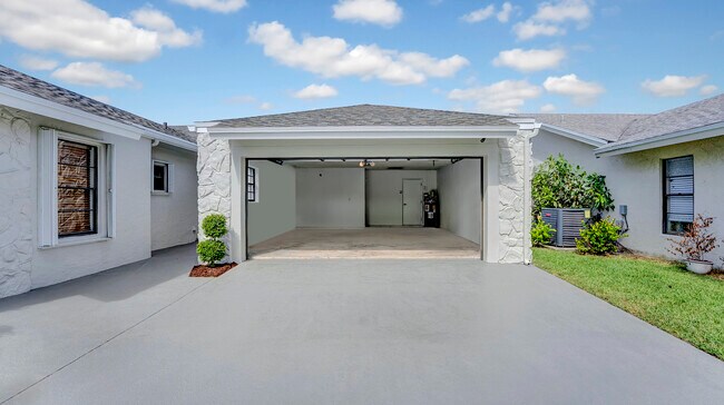 Building Photo - 20977 Country Creek Dr