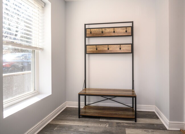 Building Photo - 100 Main St