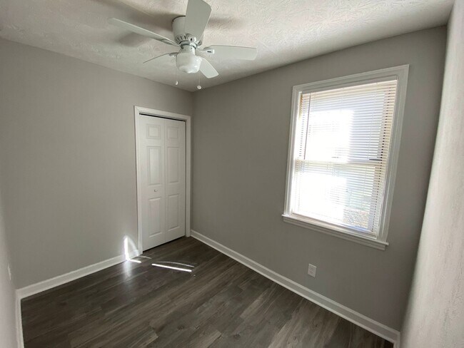 Building Photo - Ready, Set, Rent Me!