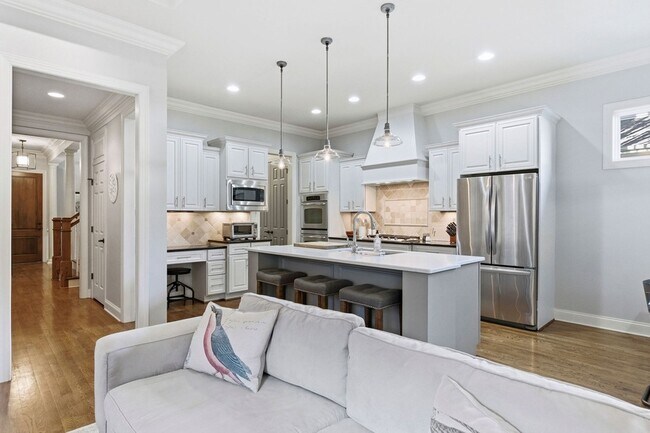 Building Photo - 1306 Jewell Ave