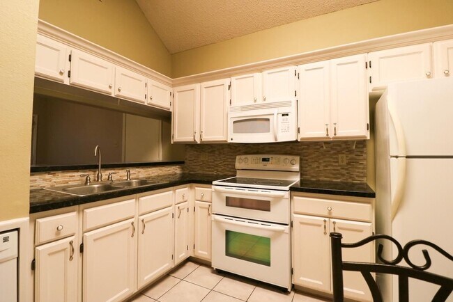 Building Photo - 1402 Longhorn Dr