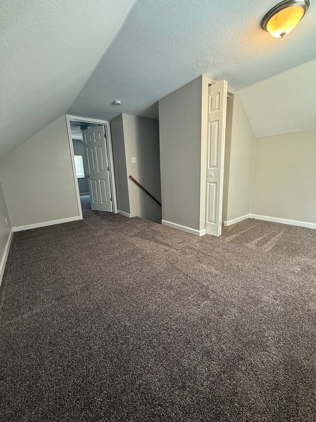 Building Photo - Austintown, Updated 3/4 Bedroom, 1 1/2 Bat...