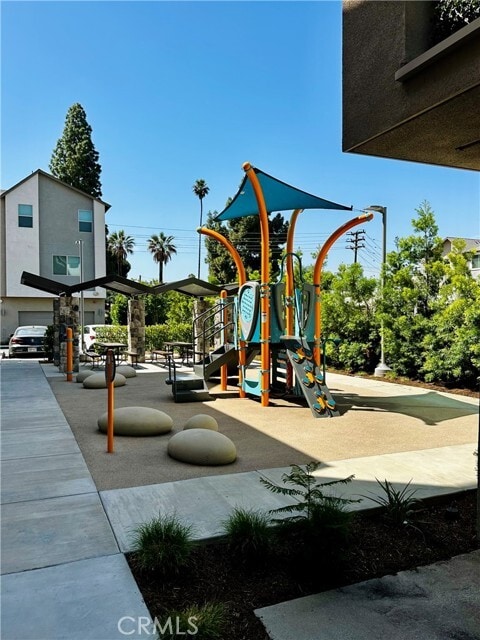 Building Photo - 220 Strike Dr