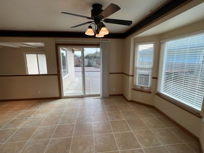 Building Photo - SPACIOUS 4 BEDROOM HOME IN SOUTH SALINAS