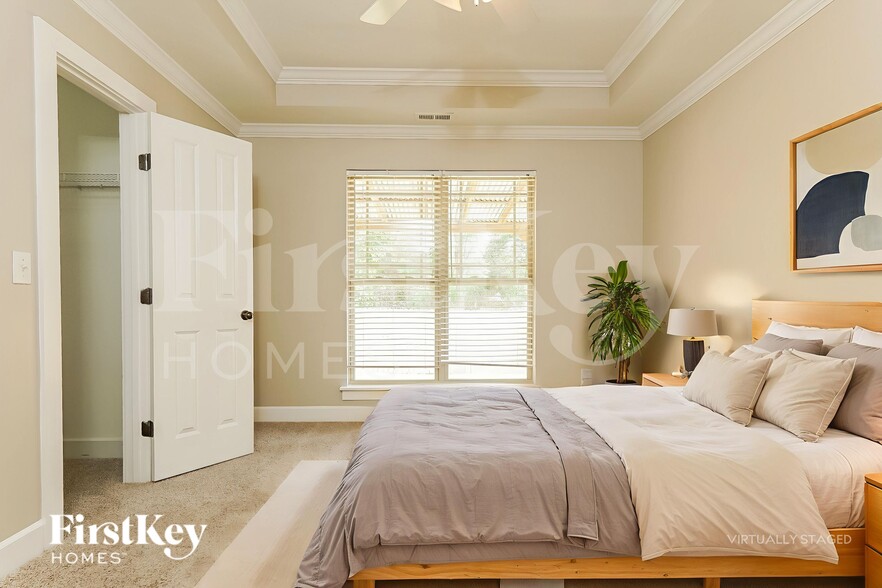 Building Photo - 221 Creekstone Tr