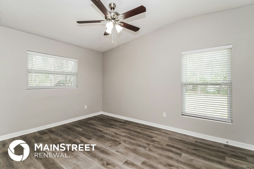Building Photo - 6007 Oakcrest Cir