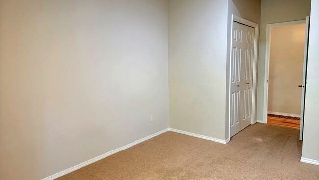 Building Photo - Beautiful Contemporary 3 bed/2ba home in M...