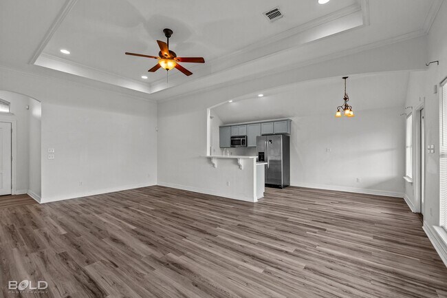 Building Photo - 521 Linnhurst Dr