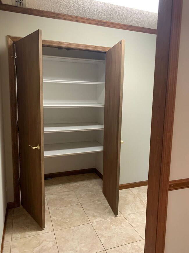 Building Photo - !!$500 off First months Rent!! Private 1-Acre Retreat with Pool, Screened Porch & Spacious Interior