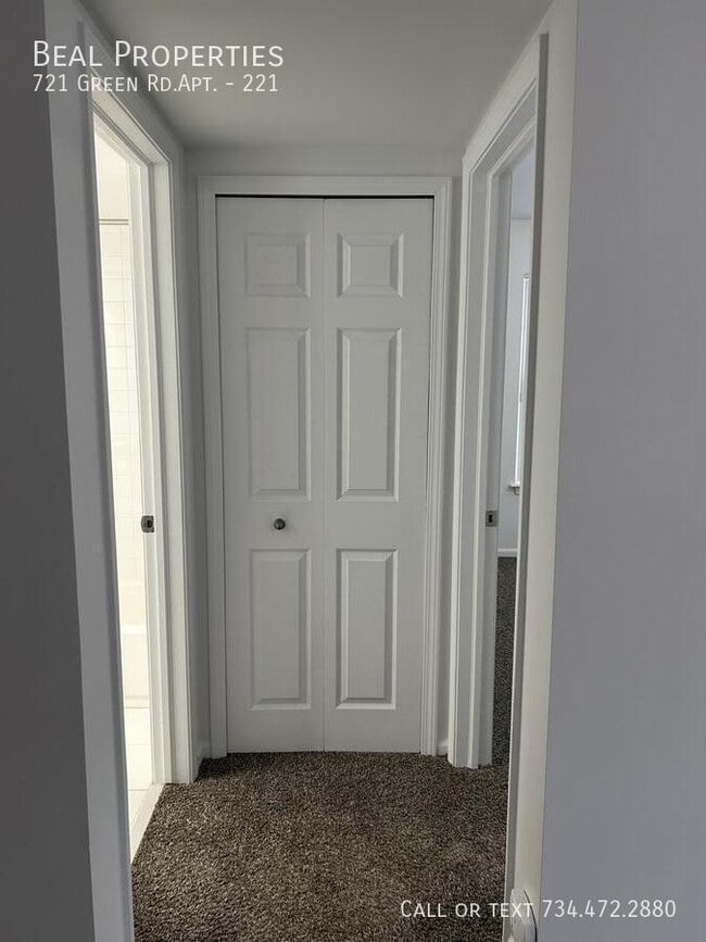 Building Photo - 721 Green Rd