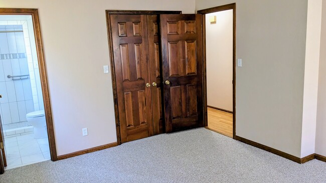 Building Photo - 729 Willow Oak Dr