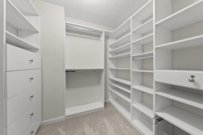 Building Photo - 397 Abbotsbury Dr