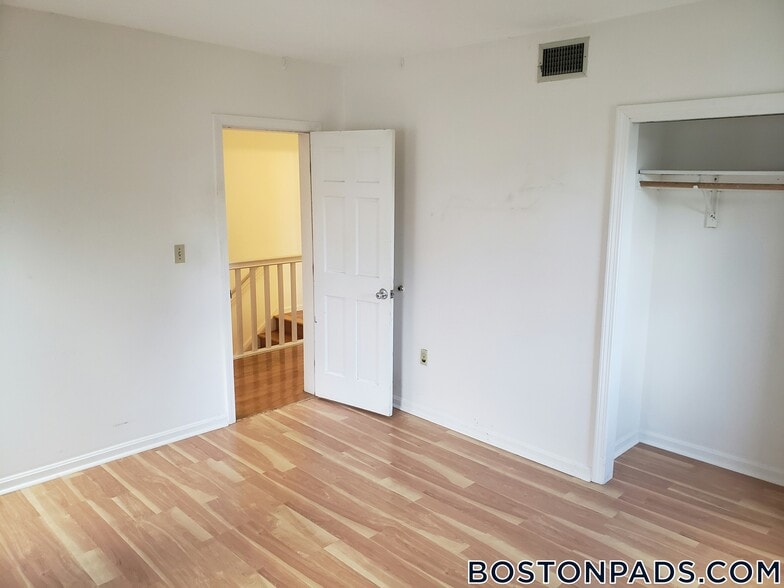 Building Photo - 11 Etna St