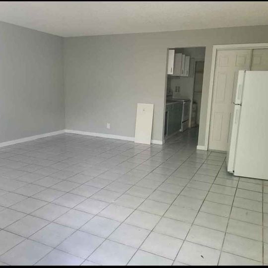 Building Photo - 1731 NE 60th St