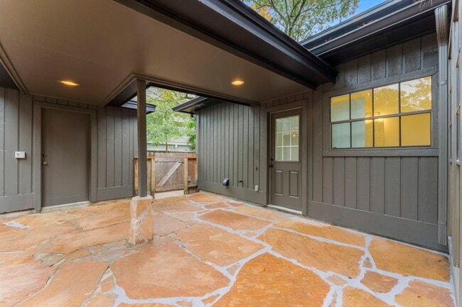 Building Photo - 6 Thornhedge Ct