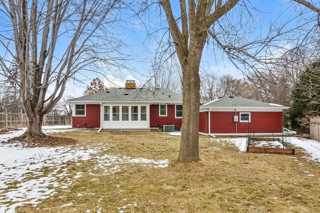 Building Photo - 2420 Sumter Ave S