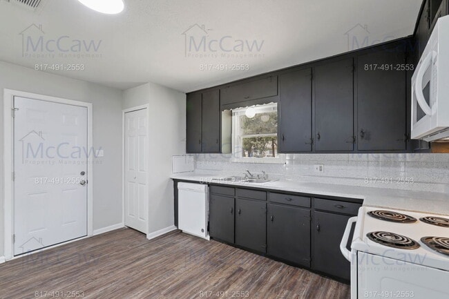 Building Photo - 816 Sandell Dr