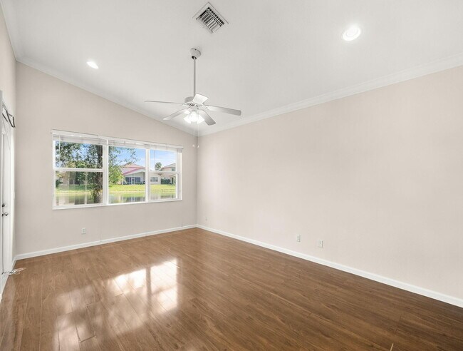 Building Photo - 1863 SW Jamesport Dr