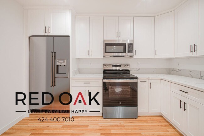 Building Photo - 856 W 47th St