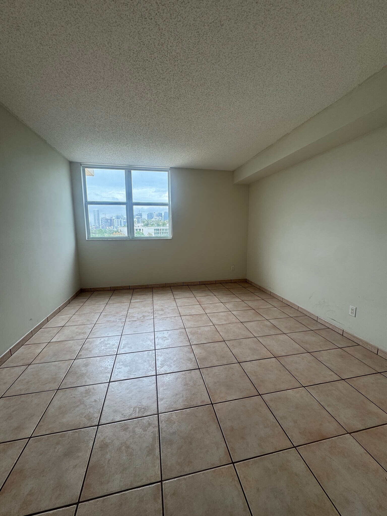 Building Photo - 690 SW 1st Ct