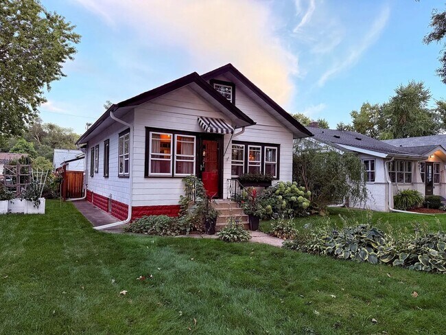 Primary Photo - Charming 2-Bedroom Home w/ Finished Loft, Open Floor Plan & Sunroom!