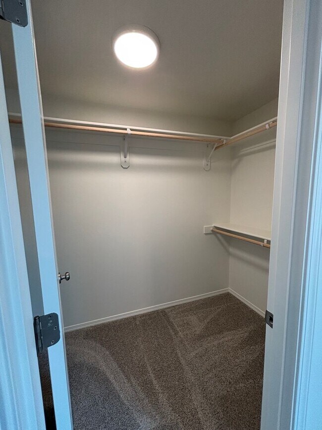 Building Photo - Newly Built Townhome!