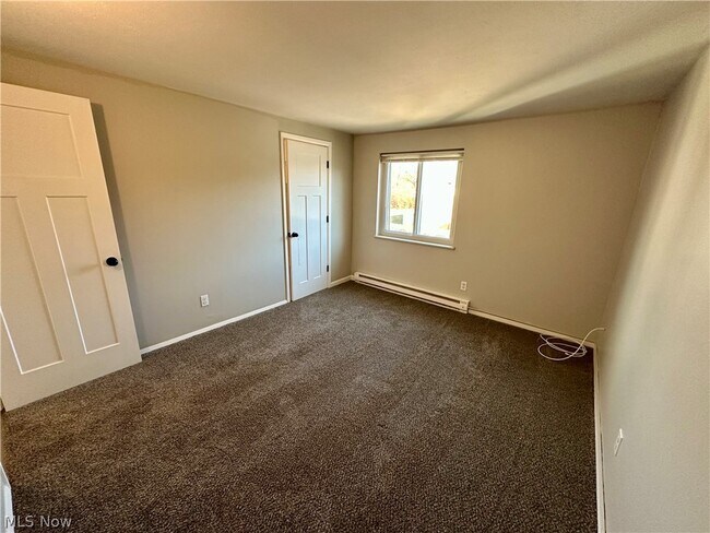 Building Photo - 676 S Shore Ct