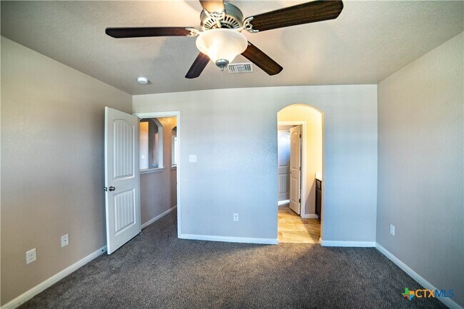 Building Photo - 602 W Vega Ln