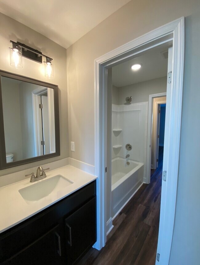 Building Photo - 1035 Glenkirk Dr