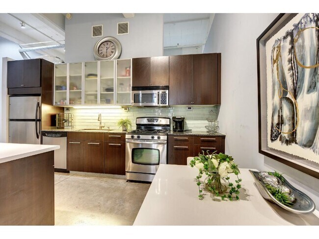 Building Photo - 700 N Washington Ave