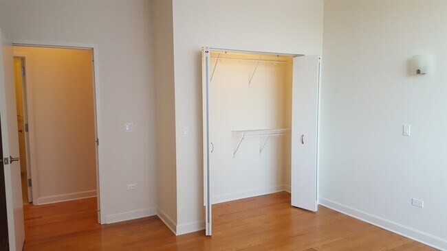 Building Photo - 4810 N Lavergne Ave