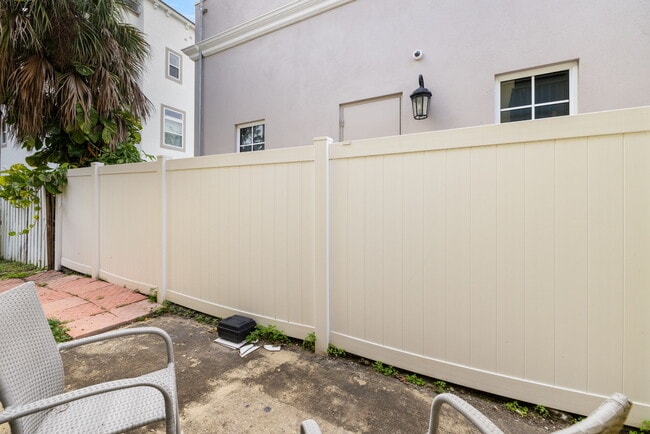 Building Photo - 3206 W Azeele St