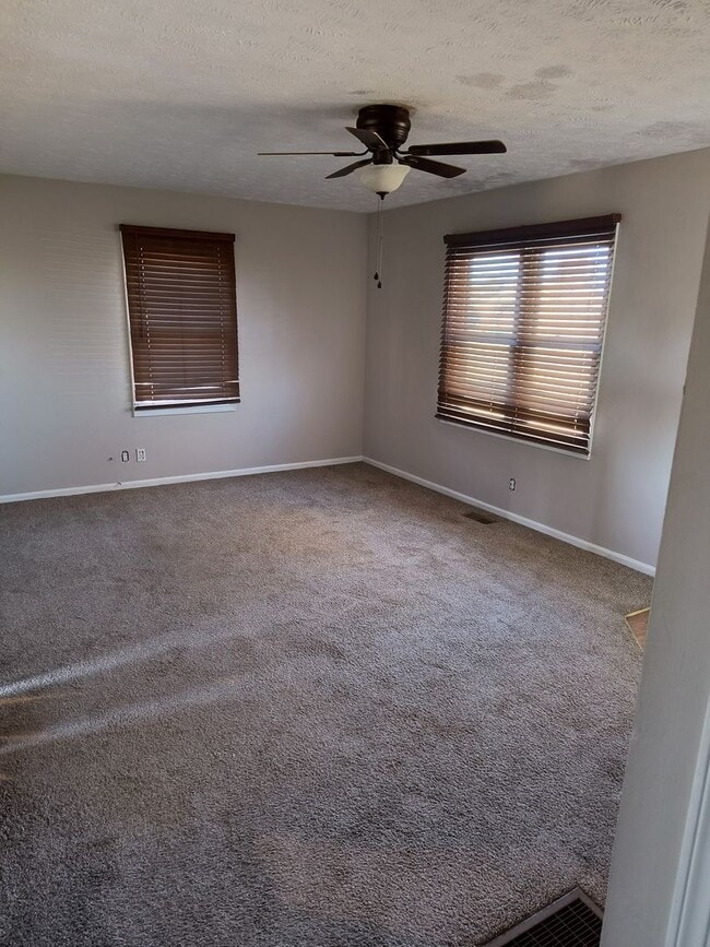 Building Photo - 3 Bedroom, 1 Bathroom House with Detached Double Garage